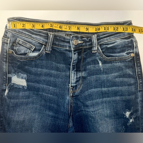 Judy Blue Women’s Full Size Mid Rise Cuffed Destroyed Boyfriend Jeans Size 5/27 - Picture 10 of 11